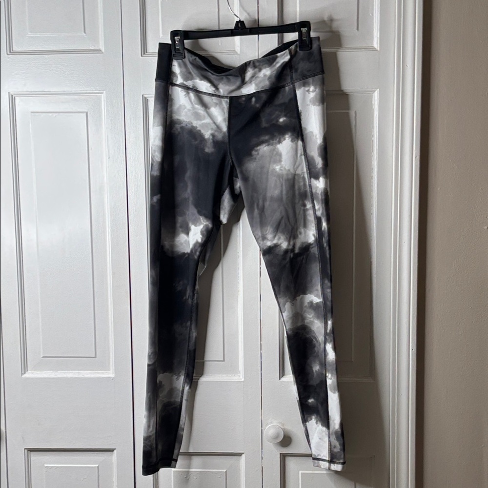 Express Black & White Tie-Dye Leggings